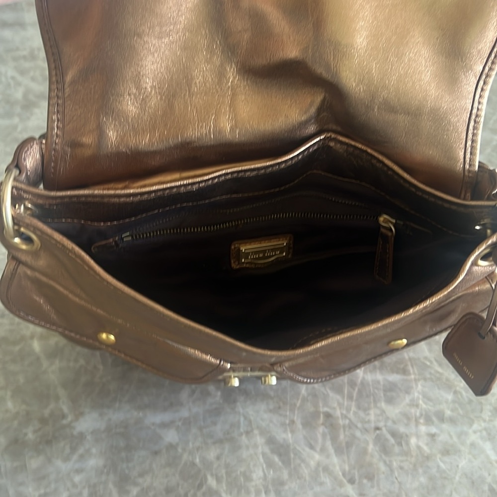 Miu Miu Iconic Matelasse Lux Copper/Rose Gold Quilted Leather Shoulder Hand Bag. - Picture 11 of 11